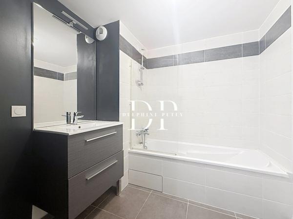 Appartement à vendre 2 pièces de 53,91 m2 LUCINGES (74)