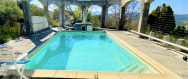 Maison à vendre dominante environ 190 m² 5 chambres MONTAUROUX (83) avec appartement attenant 2 logements possible