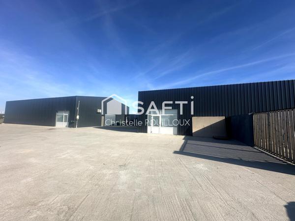 Ensemble de deux grands entrepôts neufs à Benet (2021)