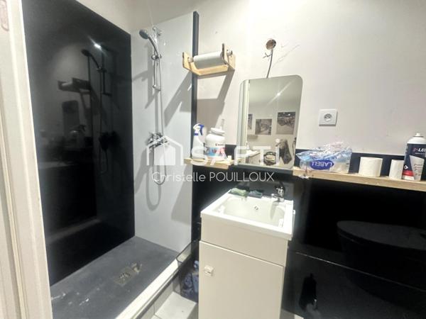 Ensemble de deux grands entrepôts neufs à Benet (2021)