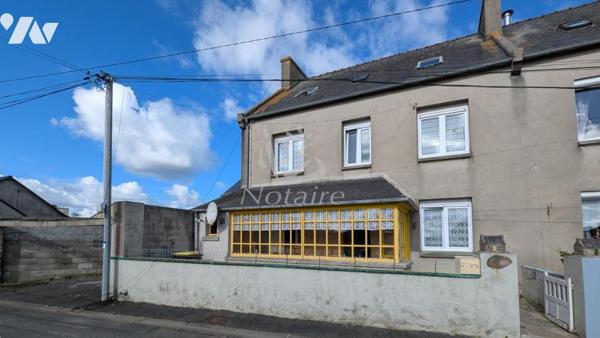 Grande maison en pierre semi-mitoyenne à Plouescat – à proximité du centre dans un quartier paisible