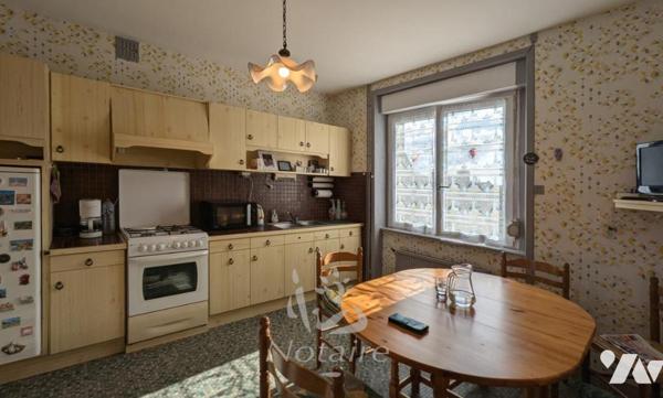 Grande maison en pierre semi-mitoyenne à Plouescat – à proximité du centre dans un quartier paisible