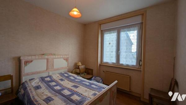 Grande maison en pierre semi-mitoyenne à Plouescat – à proximité du centre dans un quartier paisible