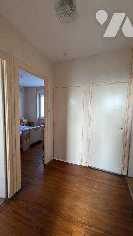 Grande maison en pierre semi-mitoyenne à Plouescat – à proximité du centre dans un quartier paisible