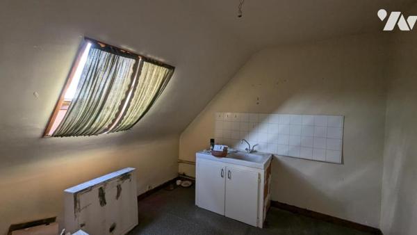 Grande maison en pierre semi-mitoyenne à Plouescat – à proximité du centre dans un quartier paisible