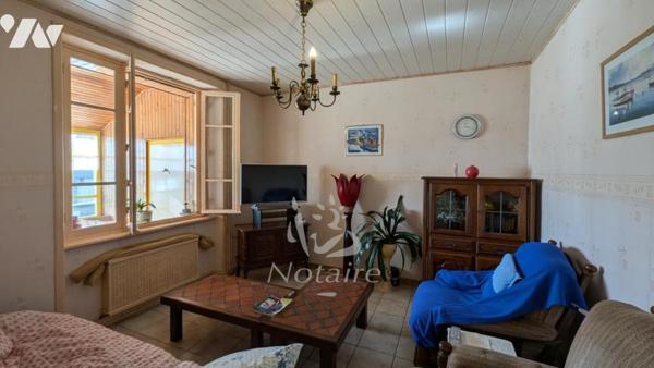 Grande maison en pierre semi-mitoyenne à Plouescat – à proximité du centre dans un quartier paisible