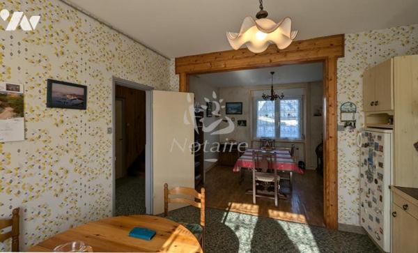 Grande maison en pierre semi-mitoyenne à Plouescat – à proximité du centre dans un quartier paisible