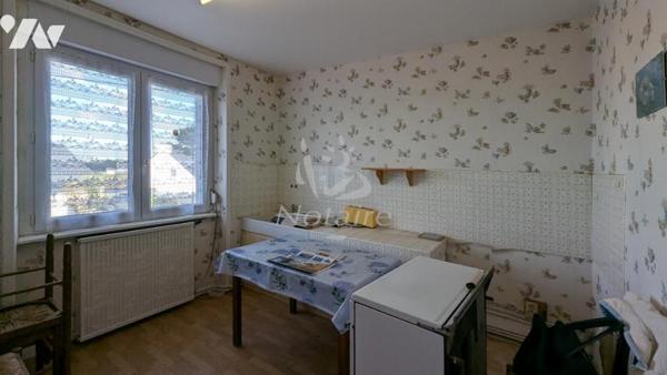 Grande maison en pierre semi-mitoyenne à Plouescat – à proximité du centre dans un quartier paisible