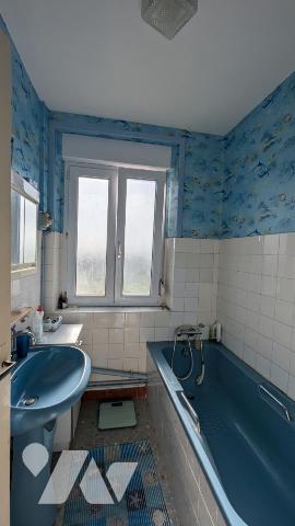 Grande maison en pierre semi-mitoyenne à Plouescat – à proximité du centre dans un quartier paisible