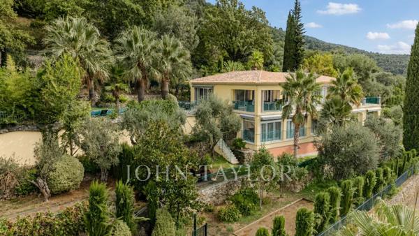 Villa de luxe avec vue mer, dans un domaine privé – Grasse