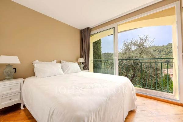 Villa de luxe avec vue mer, dans un domaine privé – Grasse