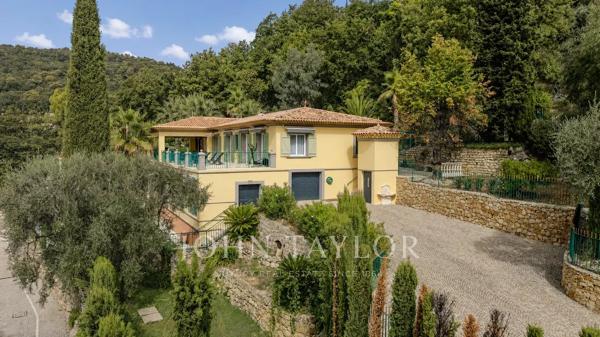 Villa de luxe avec vue mer, dans un domaine privé – Grasse