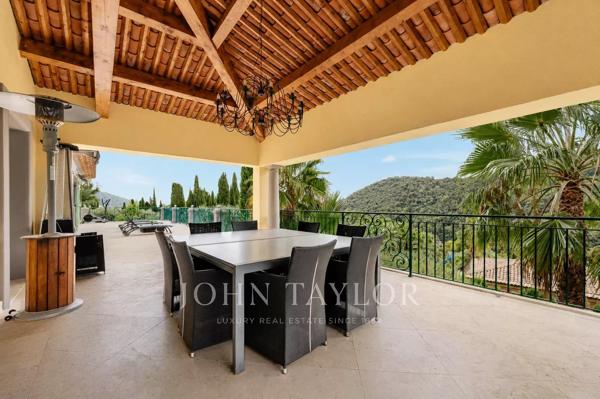 Villa de luxe avec vue mer, dans un domaine privé – Grasse