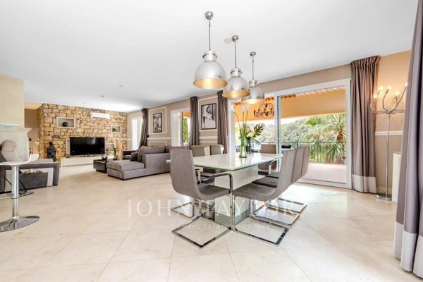 Villa de luxe avec vue mer, dans un domaine privé – Grasse