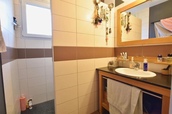 Maison à KERLAZ, 29100 - 5 pièces 140m²