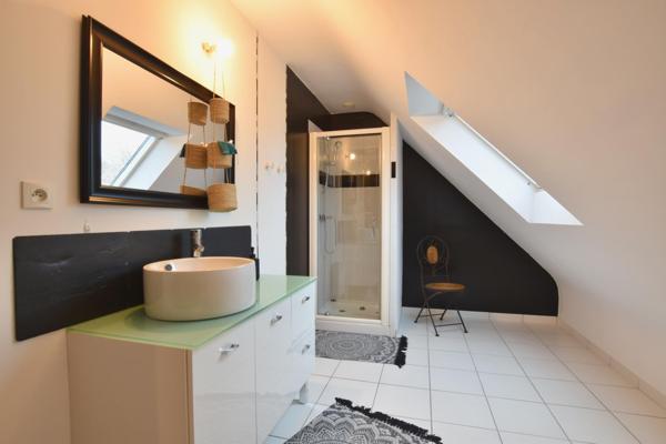 Maison à KERLAZ, 29100 - 5 pièces 140m²