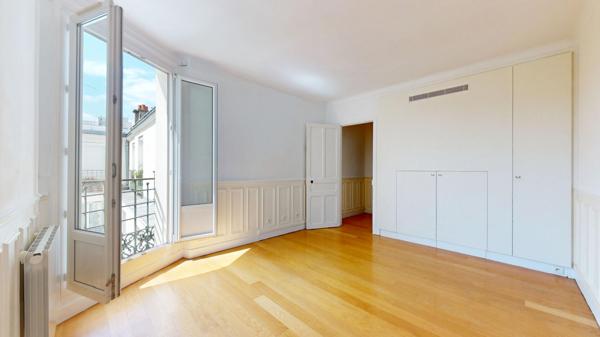 Charmant 2 pièces dernier étage avec ascenseur.