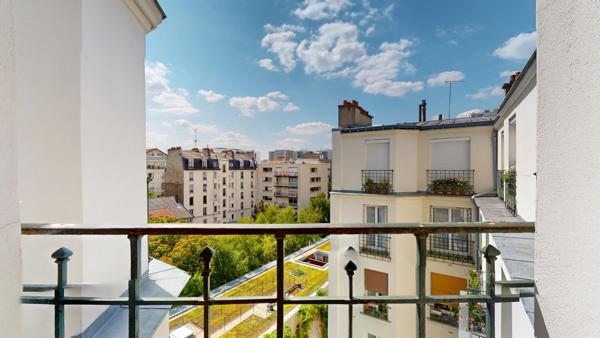 Charmant 2 pièces dernier étage avec ascenseur.