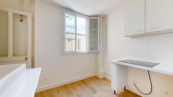 Charmant 2 pièces dernier étage avec ascenseur.