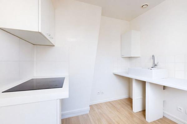 Charmant 2 pièces dernier étage avec ascenseur.