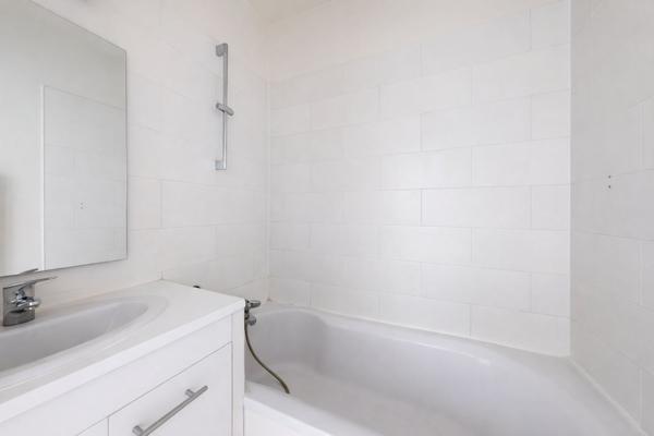 Charmant 2 pièces dernier étage avec ascenseur.