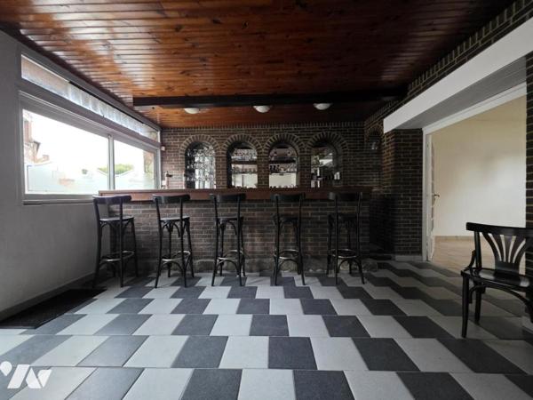 Maison 4 chambres + commerce (ancien café)