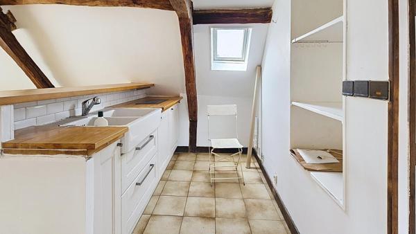 Appartement 2 pièces au dernier étage avec terrasse et parking
