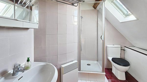 Appartement 2 pièces au dernier étage avec terrasse et parking