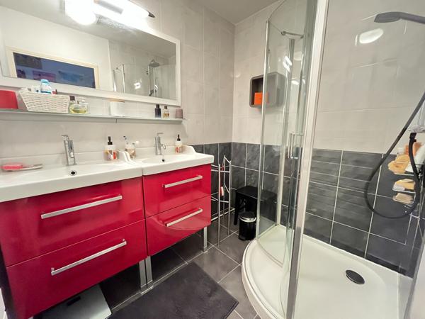 Appartement 3 pièces 61 m2 Piscine Double garage