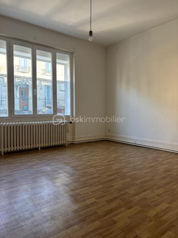 Nichée au cœur d'un quartier calme, cette maison de en pierre pleine de charme de 64 m² de 3 pièces est un havre de paix idéal pour les amateurs de tranquillité. Avec ses 3 pièces, vous profiterez d'un lieu de vie chaleureux et convivial. 

L'agencement intérieur offre une belle fluidité entre le séjour et la cuisine, tandis que la menuiserie apporte une touche d'authenticité. La maison est en bon état général, avec une surface bien optimisée. Une terrasse et une très belle cour vous accueillent pour vos moments de détente en extérieur. Côté pratique, un  parkings et un garage sont à votre disposition, ainsi qu'une cave pour le rangement.

À proximité, les commodités sont accessibles, facilitant votre quotidien. Ne manquez pas cette opportunité d'acquérir un bien où il fait bon vivre!

Contactez Karima AIT BRAHAM pour plus de renseignements.