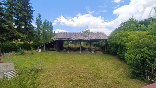 Commune de Paley, corps de ferme à rénover, trois pièces avec dépendances et  5 296 m² de terrain.