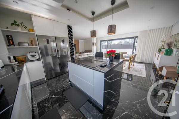 Maison à vendre  4 pièces - 136,10 m2 BLANQUEFORT - 33