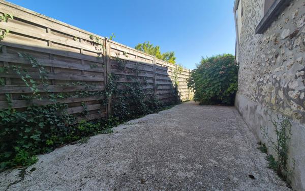 Maison à vendre    3 pièces •  Jouy-le-Châtel