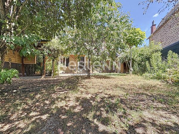 Maison Limoges quartier Ruchoux, 5 pièces 140 m2, 3 chambres, 2 bureaux, garage 2 voitures, jardin clos.