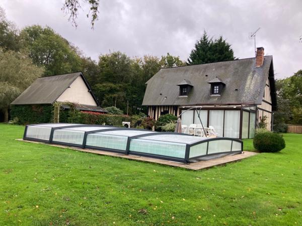 Maison en colombage avec piscine couverte et dépendances Bonneville la Louvet