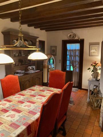 Maison en colombage avec piscine couverte et dépendances Bonneville la Louvet