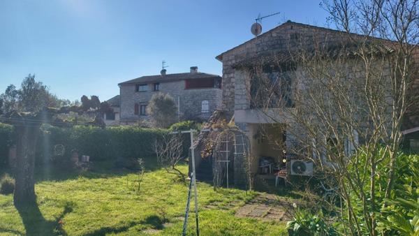 Maison de charme en pierre  90.9 M² CARREZ . Jardin, Mazet  en pierres et Forage privatif