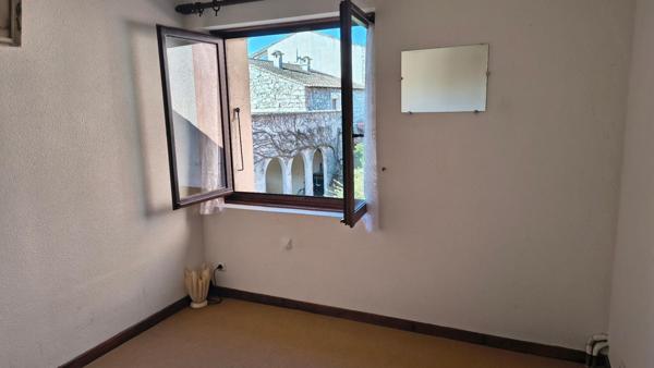 Maison de charme en pierre  90.9 M² CARREZ . Jardin, Mazet  en pierres et Forage privatif