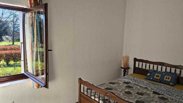 Maison de charme en pierre  90.9 M² CARREZ . Jardin, Mazet  en pierres et Forage privatif