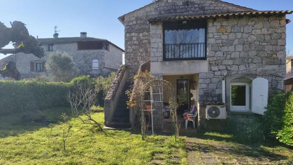 Maison de charme en pierre  90.9 M² CARREZ . Jardin, Mazet  en pierres et Forage privatif