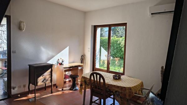 Maison de charme en pierre  90.9 M² CARREZ . Jardin, Mazet  en pierres et Forage privatif