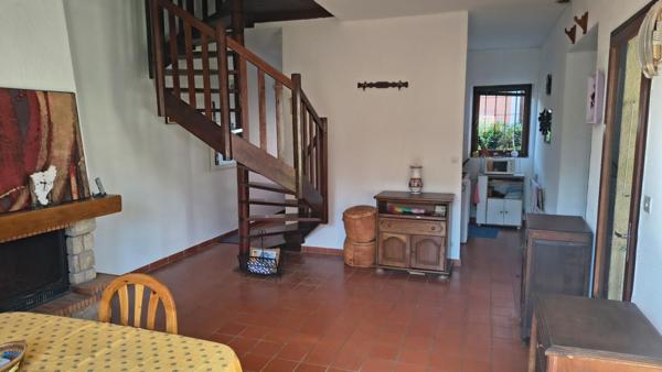 Maison de charme en pierre  90.9 M² CARREZ . Jardin, Mazet  en pierres et Forage privatif