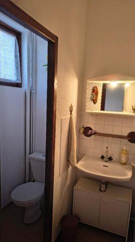 Maison de charme en pierre  90.9 M² CARREZ . Jardin, Mazet  en pierres et Forage privatif
