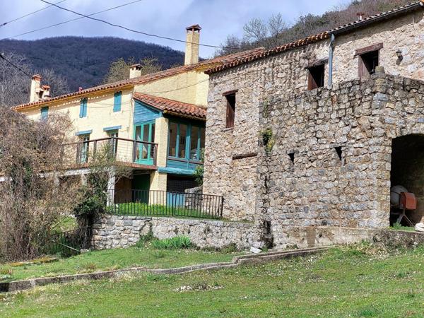 Splendide et spacieuse propriété avec dependances et piscine