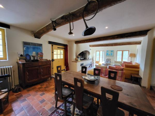 Splendide et spacieuse propriété avec dependances et piscine