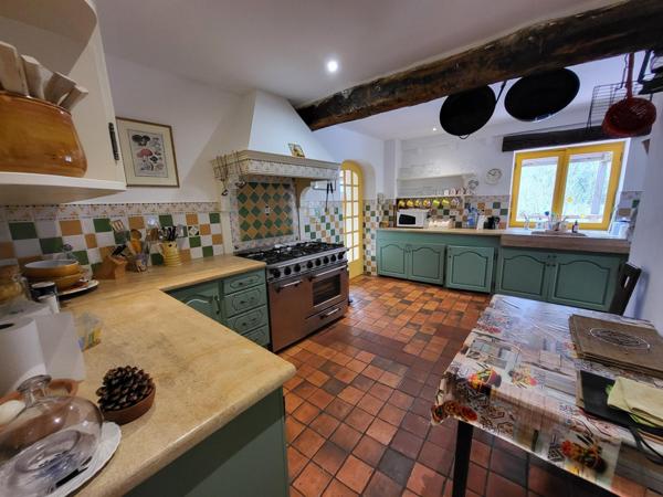 Splendide et spacieuse propriété avec dependances et piscine