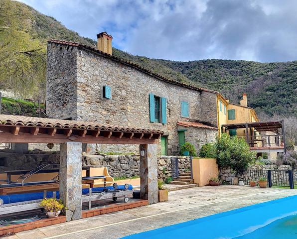 Splendide et spacieuse propriété avec dependances et piscine