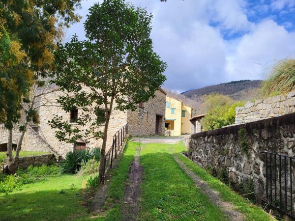 Splendide et spacieuse propriété avec dependances et piscine
