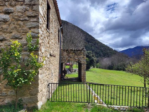 Splendide et spacieuse propriété avec dependances et piscine