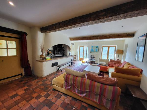 Splendide et spacieuse propriété avec dependances et piscine